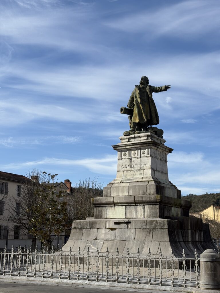Statue of Léon Gambetta in Cahors, standing in a public square and representing the city’s historical and political heritage.
